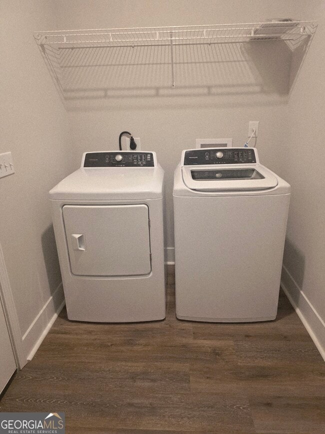 Building Photo - 1007 Autumns Wood Cir E