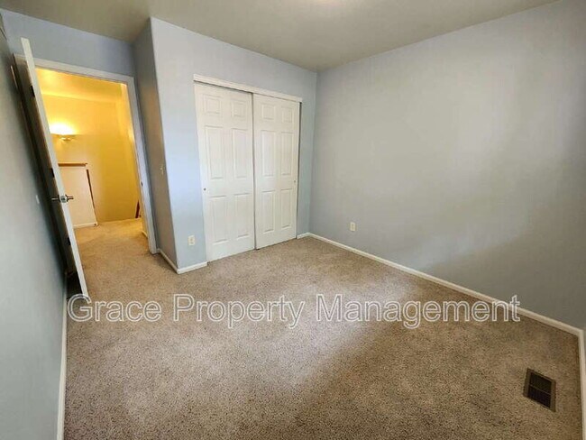 Building Photo - 1601 Great Western Dr