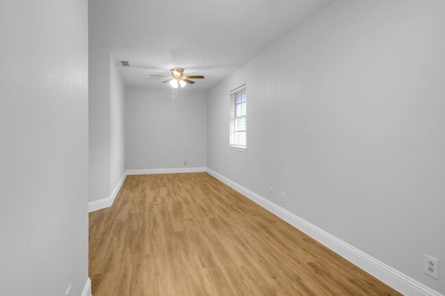 Building Photo - 1406 Westbriar Dr