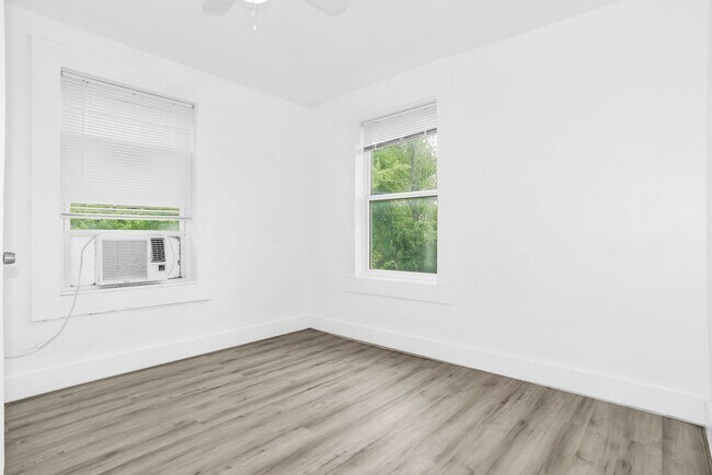 Building Photo - 2737 Stuart Dr