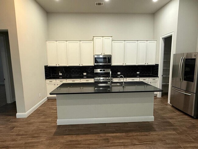 Building Photo - 601 C-Bar Ranch Trl