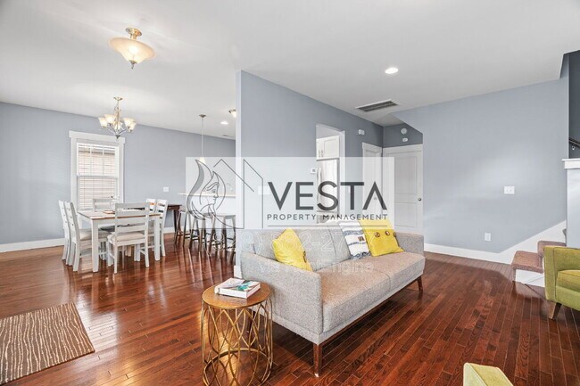 Building Photo - 16 Hyde Park Pl