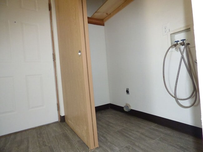 Building Photo - 124 Stafford Ln NE