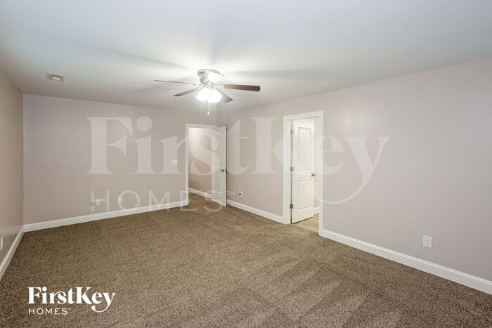 Building Photo - 1401 Living Wy