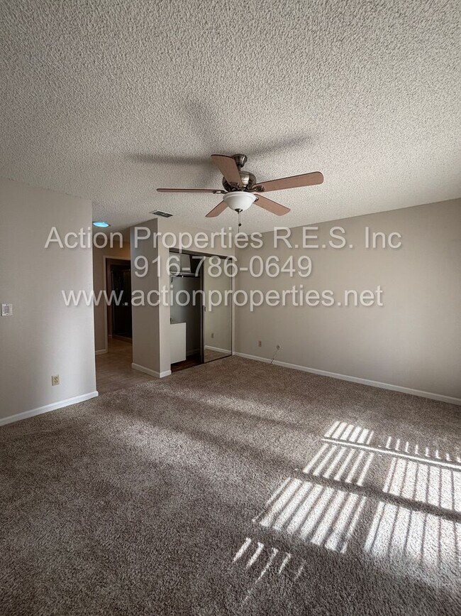 Building Photo - 5110 Village Oaks Dr