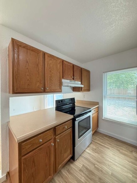 Building Photo - 5542 Snow Fox Dr