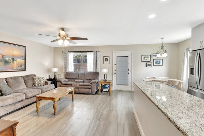 Building Photo - 413 Normandy Ln