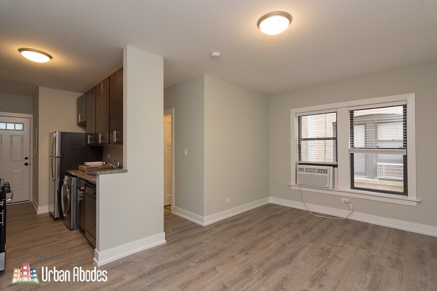 Building Photo - 711 W Brompton Ave
