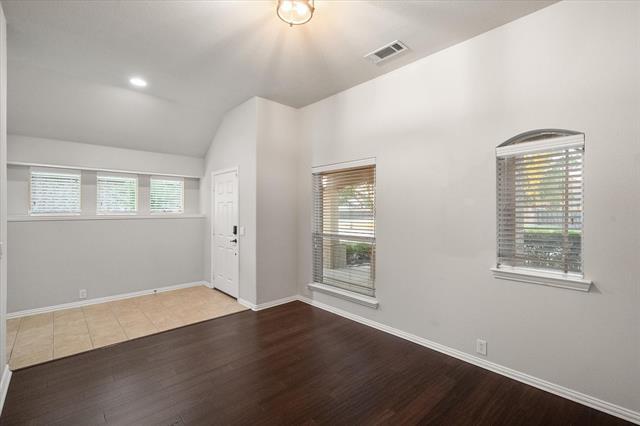 Building Photo - 4802 Oakview Dr