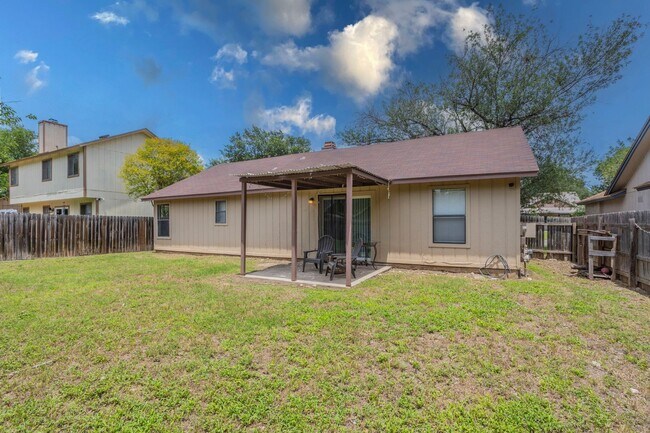 Building Photo - RENOVATED 3-BEDROOM IN NORTHWEST CROSSING