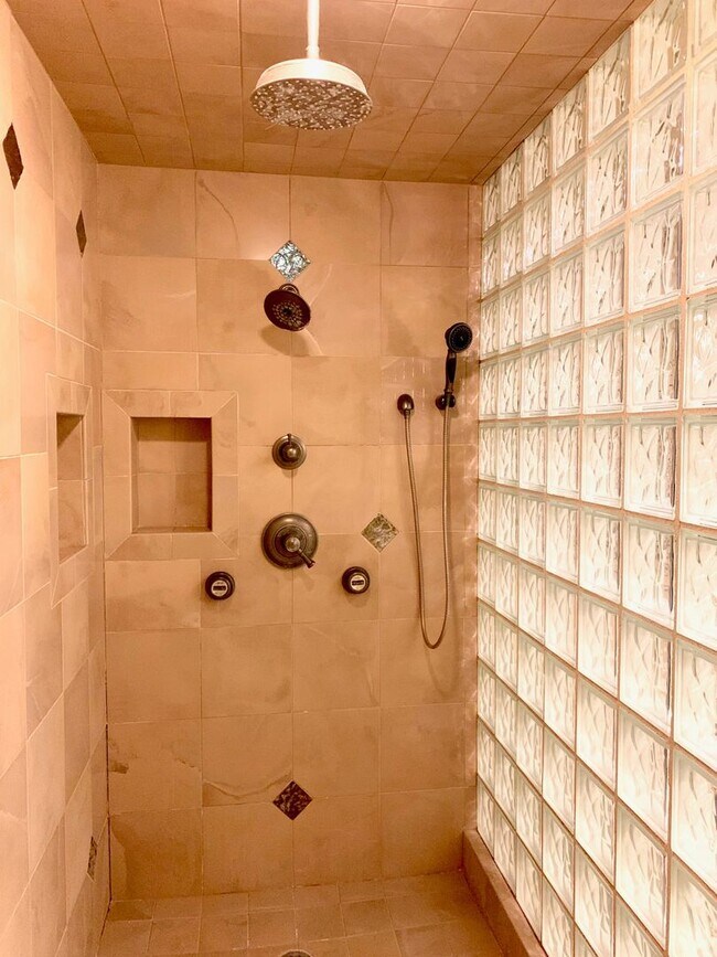 Building Photo - 110 W Huntington Ave