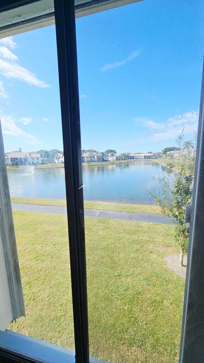 Building Photo - 1109 Green Pine Blvd