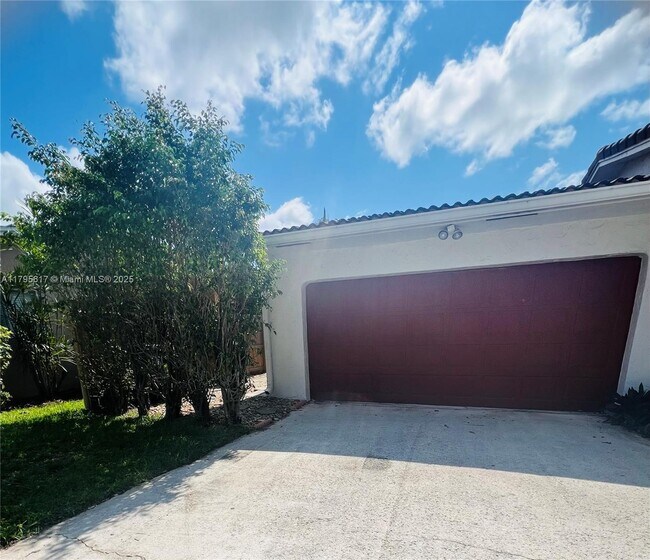 Building Photo - 630 NW 42nd Ave