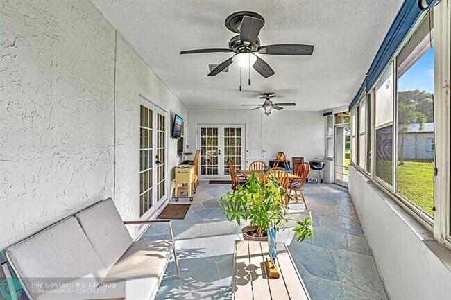 Building Photo - 7102 NW 93rd Ave
