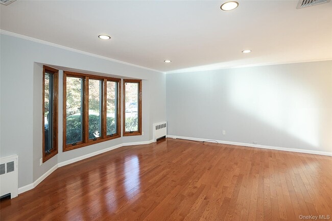 Building Photo - 91 Birchwood Park Dr