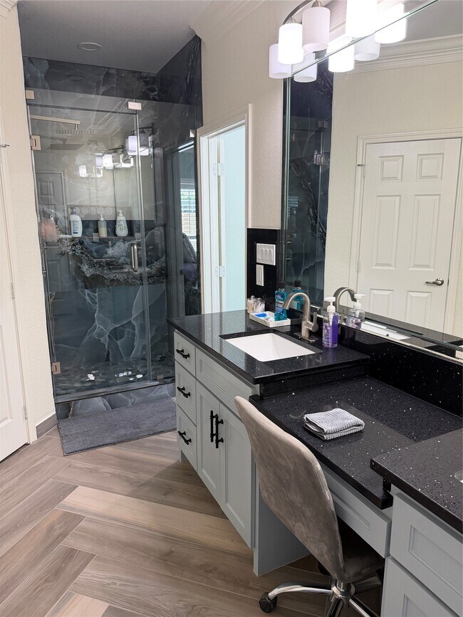 Building Photo - 5525 Swan Dr