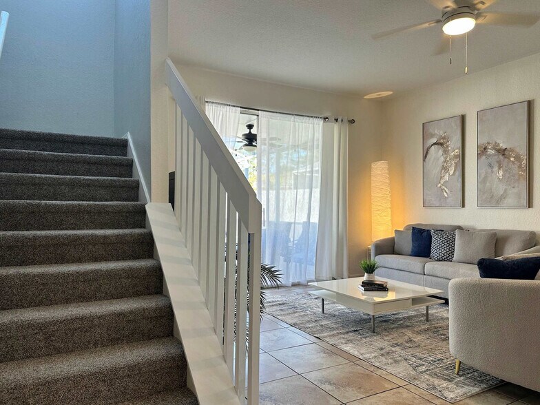 Building Photo - 930 Oxford Dr