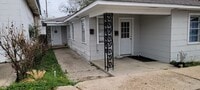 Building Photo - 2 Bed/1Bath apartment, perfect for military personnel.
