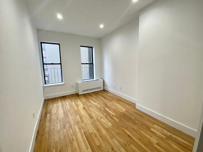 Building Photo - 1582 York Ave