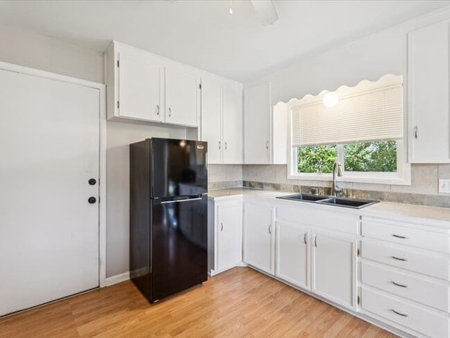 Building Photo - 2607 S Maplewood Ave