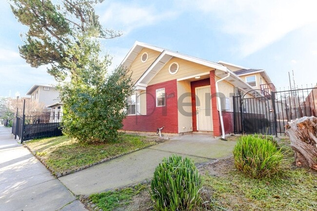 Building Photo - 3520 Y St