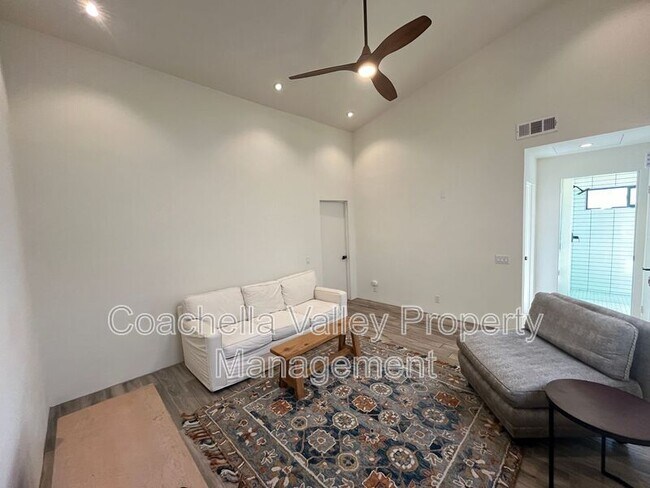 Building Photo - 287 S Civic Dr