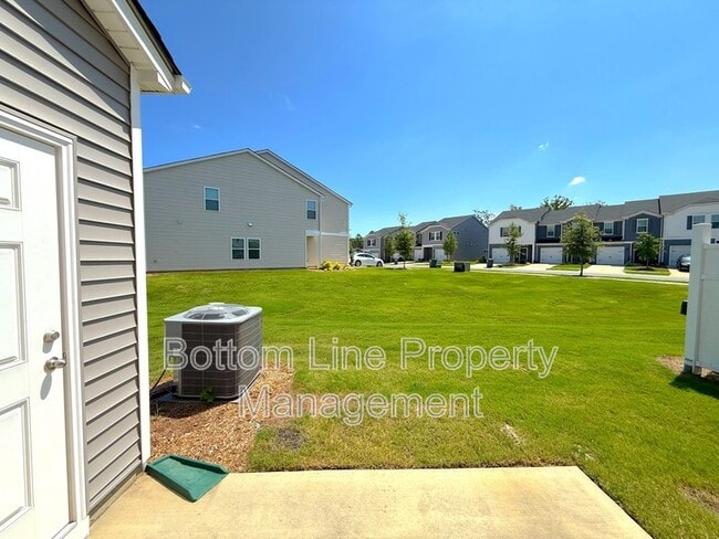 Building Photo - 1066 Plumcrest Dr