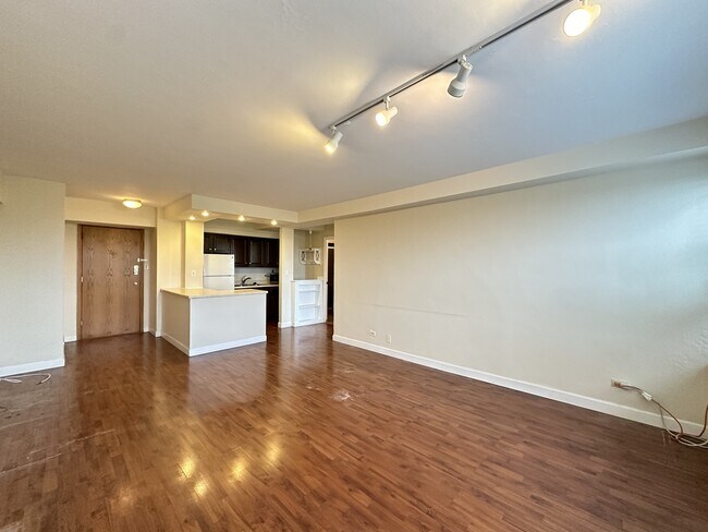 Building Photo - 4180 N Marine Dr