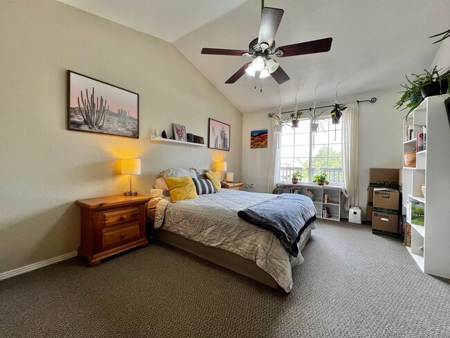 Building Photo - 3 bedroom 2 bathroom Condo in West Fort Co...