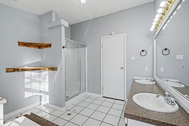 Building Photo - 3-Bed Home with Fireplace, Fenced Yard & Flexible Living Space