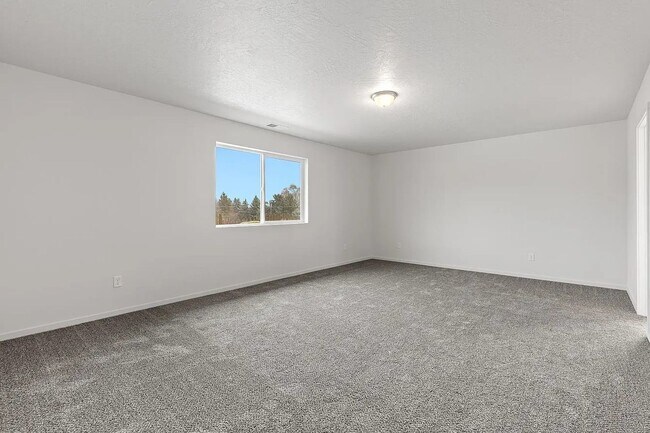 Building Photo - Beautiful Home in the Valley