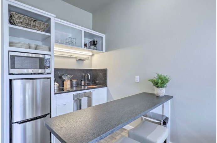 Building Photo - 118-120-120 N LBJ Dr