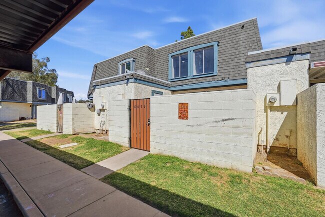 Building Photo - 8053 N 32nd Dr