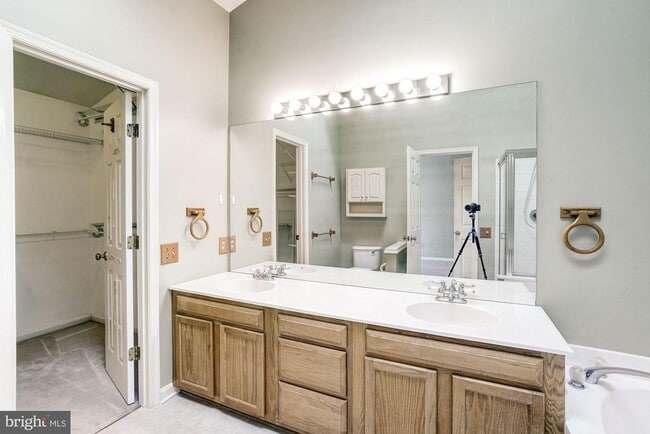Building Photo - 43315 Parlor Square