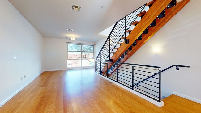 Building Photo - Beautiful Emeryville Townhome Available!