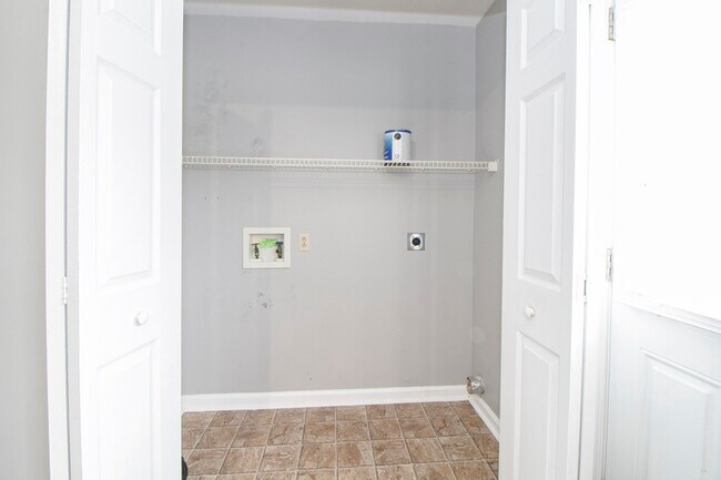 Building Photo - 1212 Kendall Dr