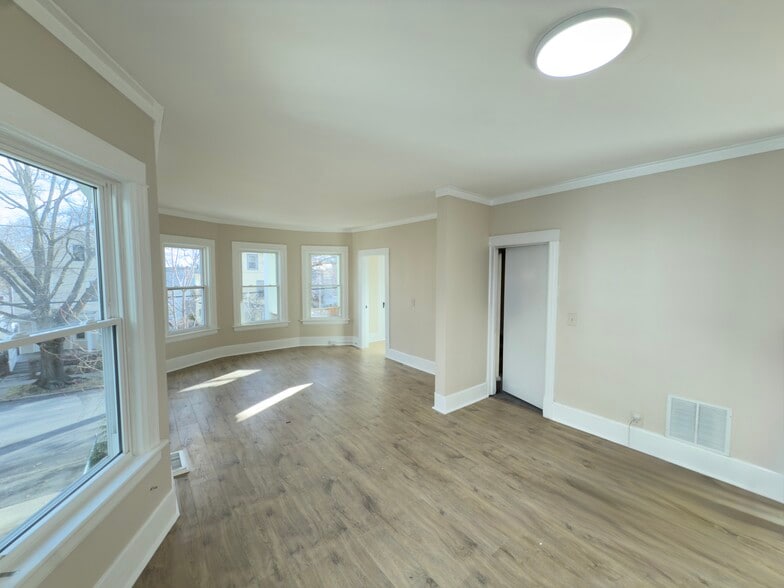 Living/Dining - 89 S Cherry St