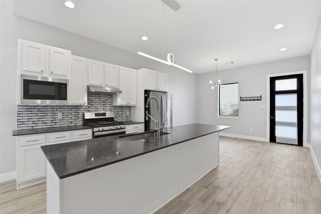 Building Photo - 1709 Cedrocanna Ln