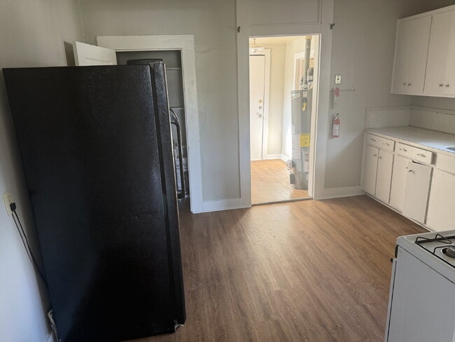 Building Photo - Downtown 1 bed/1 bath charmer!