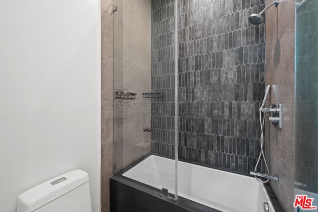 Building Photo - 1613 S Wooster St