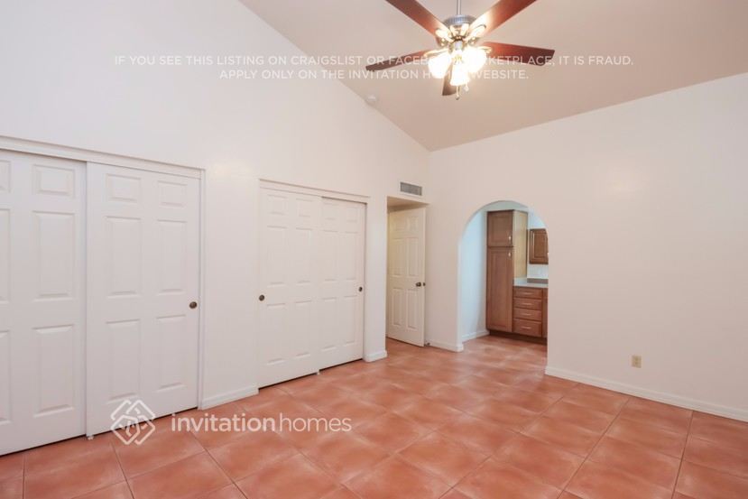 Building Photo - 2234 E Florian Ave