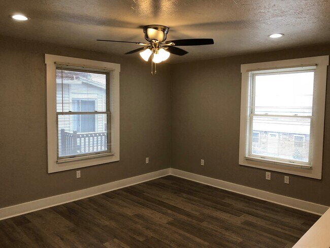 Building Photo - *******2-bed/1-bath COMPLETELY RENOVATED HOME FOR RENT in Bridgeville!*****