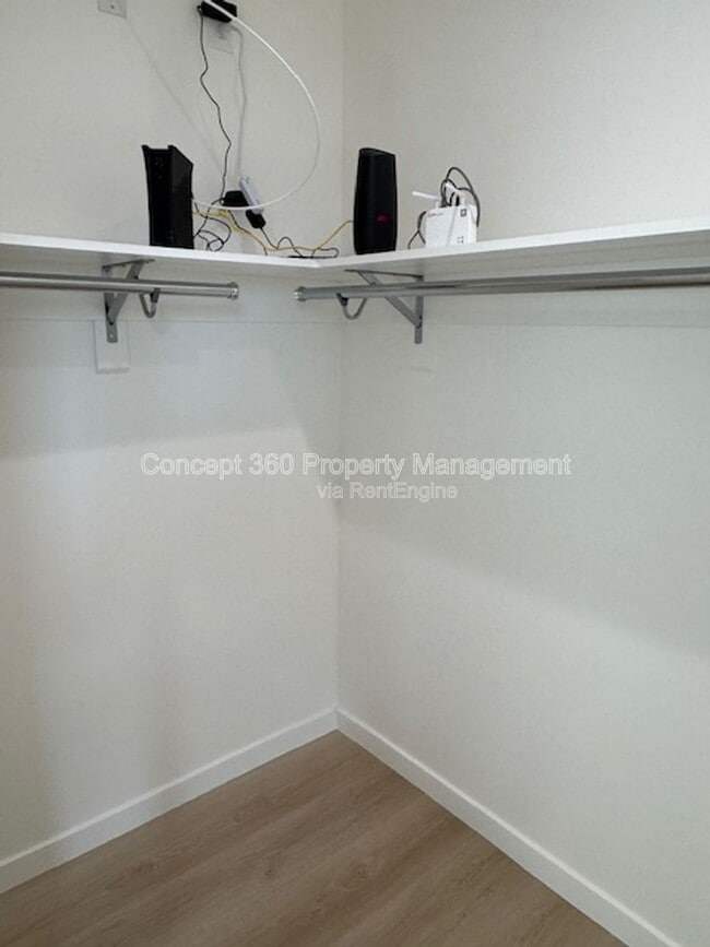 Building Photo - 6168 Briercrest Ave