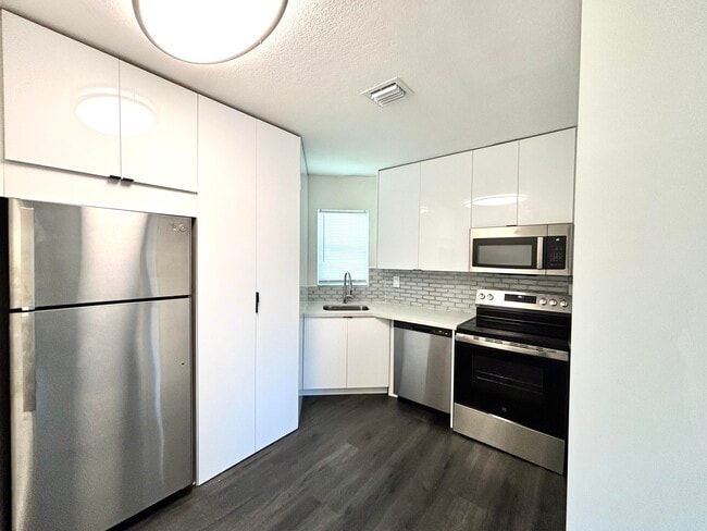 Building Photo - 491 W Camino