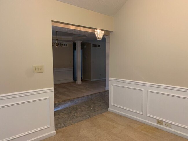 Building Photo - Chilesburg home with full unfinished basem...