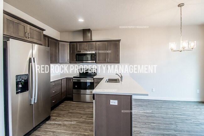 Building Photo - 203 Woodlawn Ln
