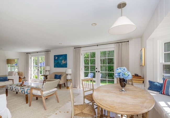 Building Photo - 156 Georgica Rd