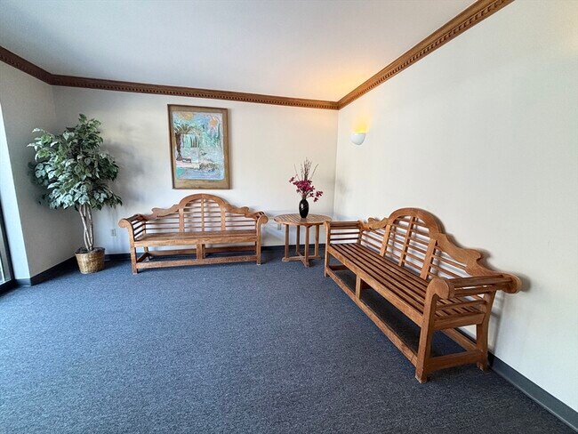 Building Photo - 14 Heron St