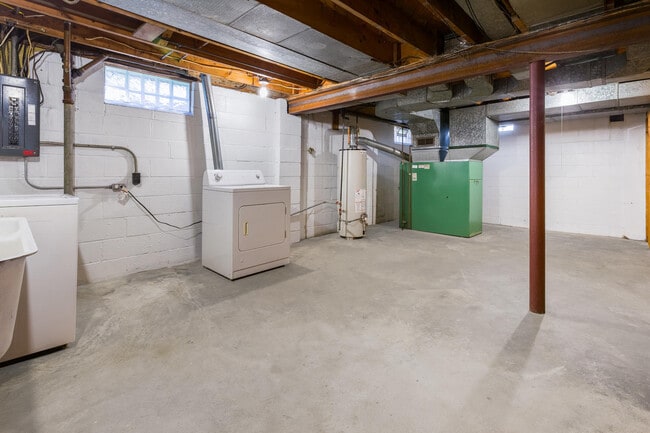 Building Photo - 172 Spartan Ave