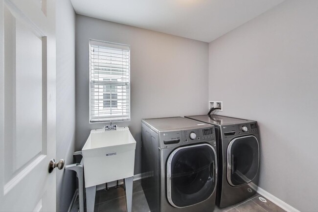 Building Photo - 10 N Dryden Pl